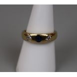 Antique 18ct gold three stone diamond set ring - Size N