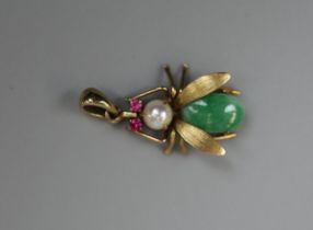 9ct gold jade pearl and ruby bee pendantÿ