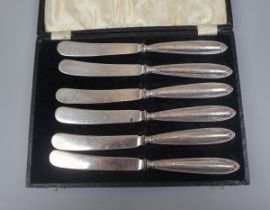 Hallmarked set of 6 butter knives 1913