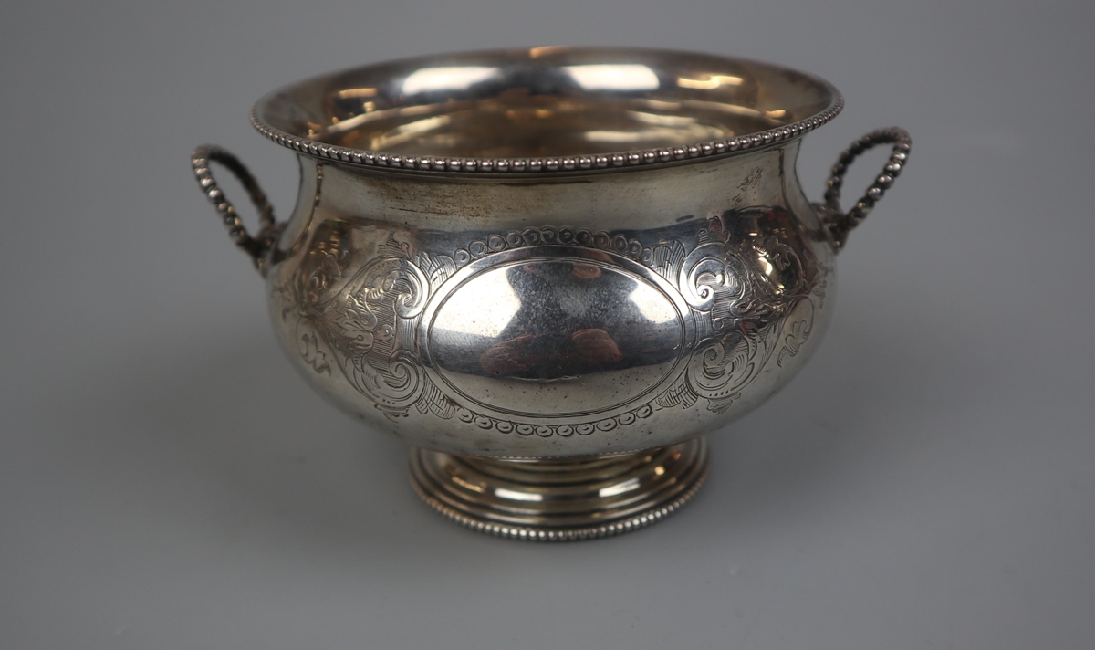 Hallmarked silver Victorian bowl Sheffield 1860 - Approx weight 162g