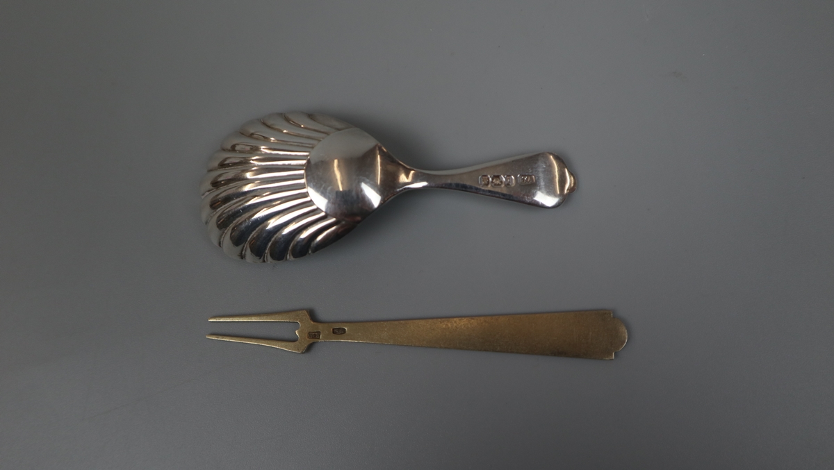 Victorian silver spoon together with a silver lemon fork - Bild 3 aus 3