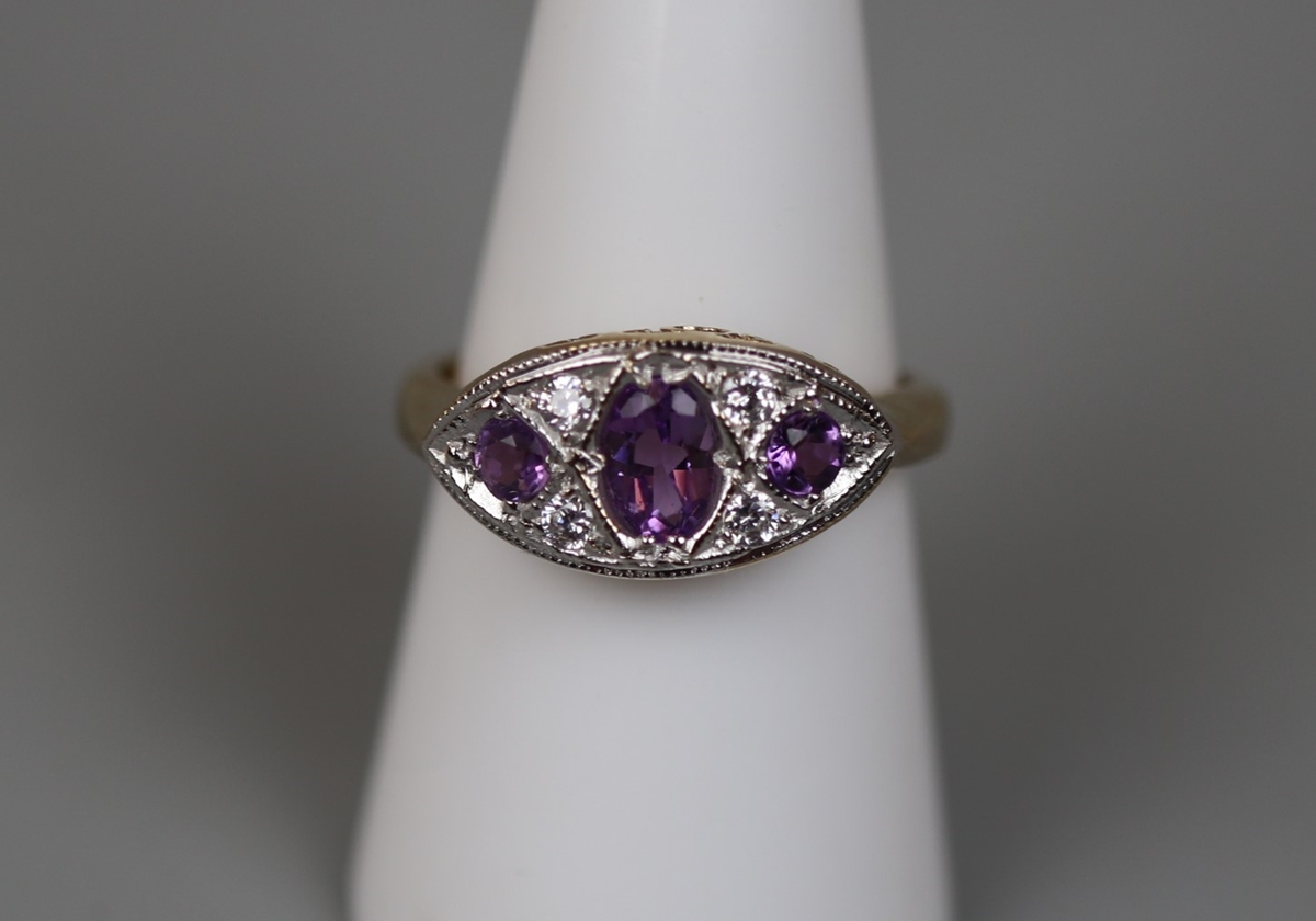 9ct gold amethyst and diamond set ring - Size O