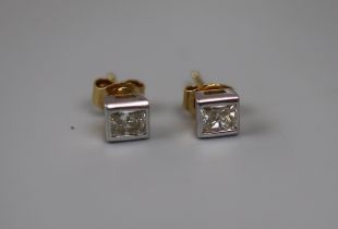 Fine pair of 18ct gold princess cut diamond stud earringsÿ