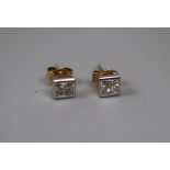 Fine pair of 18ct gold princess cut diamond stud earringsÿ