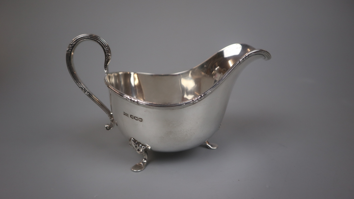 Hallmarked silver sauce boat, Sheffield - Approx weight 147g