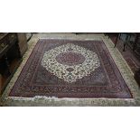 Large patterned wool rug - Size: 285cm x 213cm