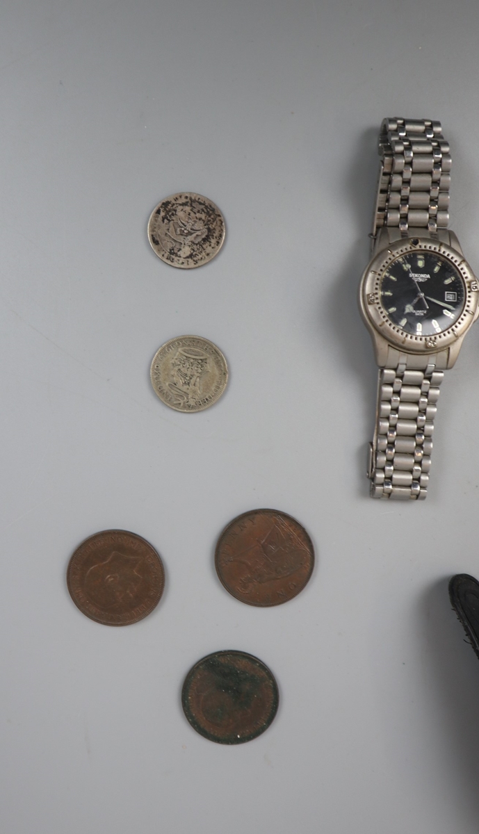 Collectables to include watches, coins & hipflask etc - Bild 4 aus 4