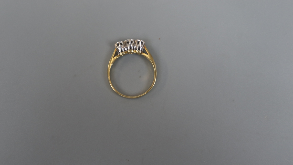 18ct gold 3 stone diamond ring - Size: L - Bild 3 aus 3