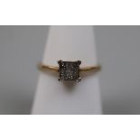 9ct gold ring set with 9 princess cut diamonds - Size: P