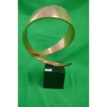 Italian brass ribbon sculpture marked Fonderia Italy, JR 6/9 96 on marble base - Approx height: 44cm