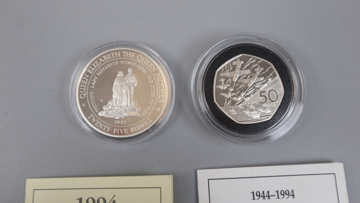 1944 - 1994 D DAY COMMEMORATIVE 50p Silver Proof coin together with 1996 Seychelles silver proof - Bild 2 aus 4