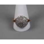 Large 9ct gold diamond cluster ring - Size: Y