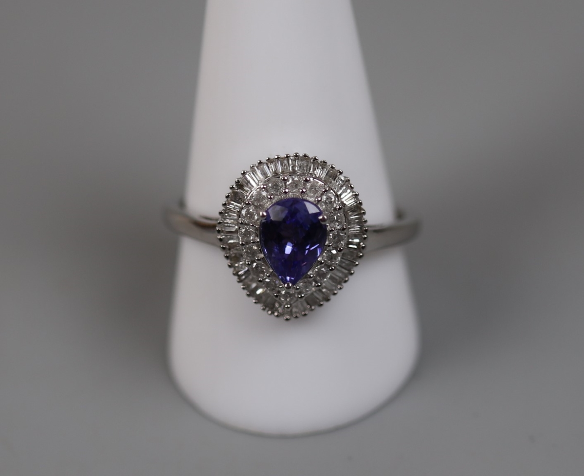 9ct white gold tanzanite and diamond pear shaped ring - Size: W