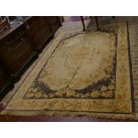 Floral patterned rug - Approx size: 198cm x 312cm