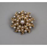 9ct gold pearl set brooch - Approx gross weight 7.4g