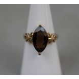 9ct gold topaz set ring - Size: L