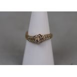 Pretty 18ct gold diamond set ring - Size: L