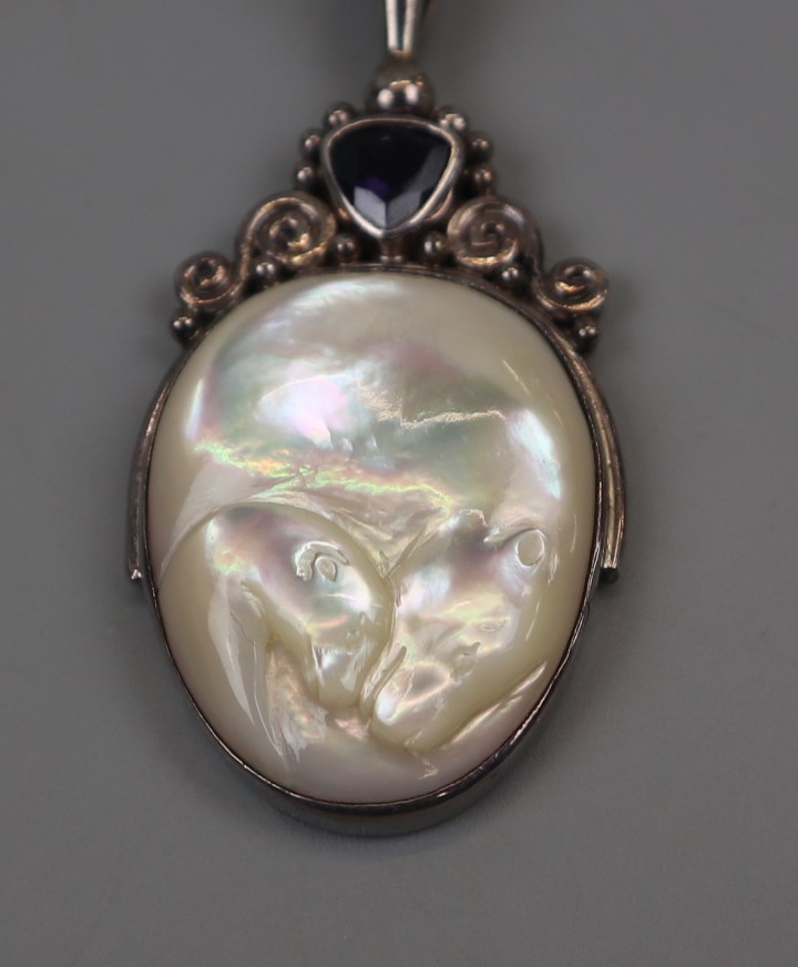 Silver mother-of-pearl set pendant - Image 3 of 3
