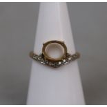 9ct gold ring (missing stone) - Size: M½