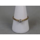 18ct gold diamond solitaire ring - Size: S