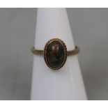 9ct gold agate set ring - Size: N
