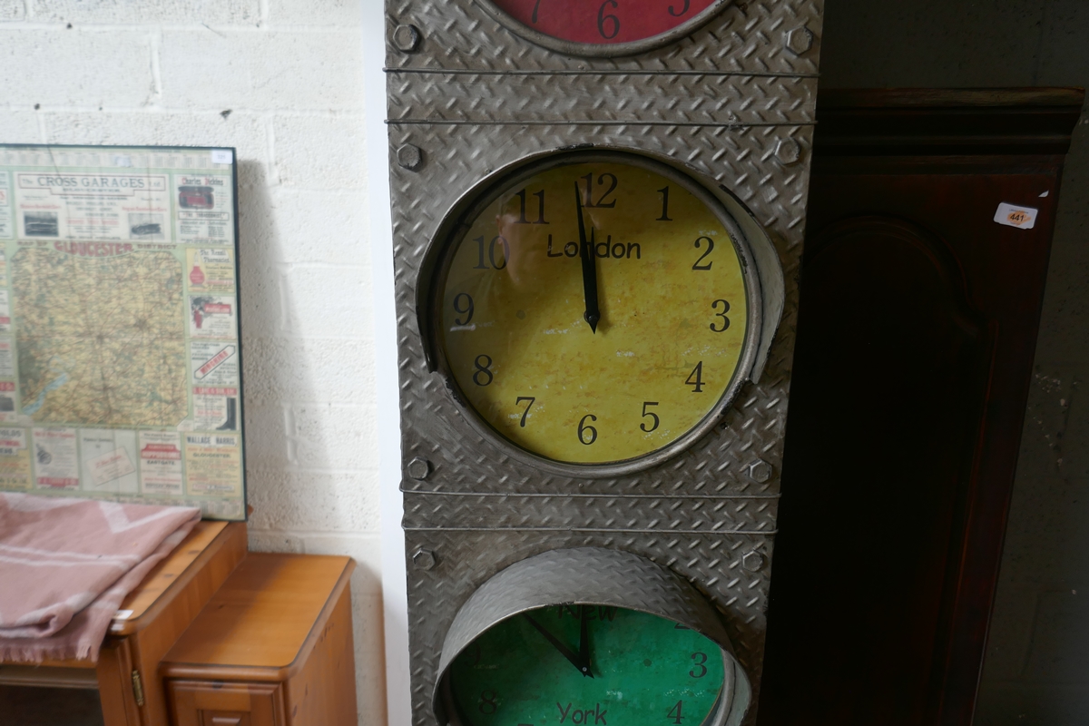 Traffic light style triple wall clock - Approx height: 102cm - Image 3 of 5