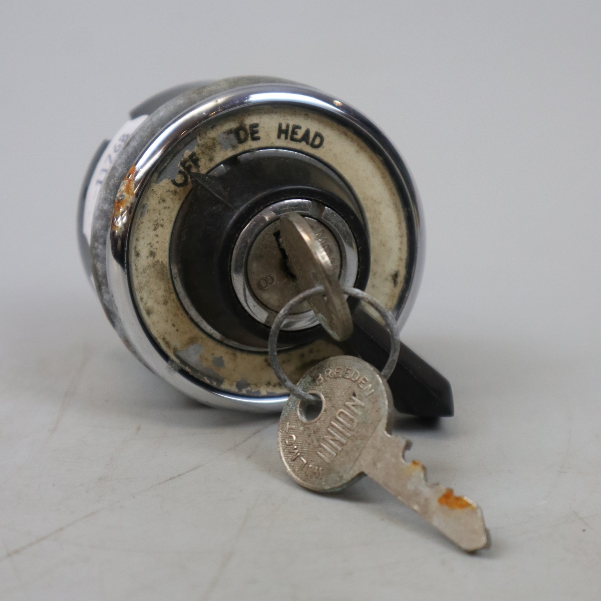 Vintage ignition switch with 2 keys