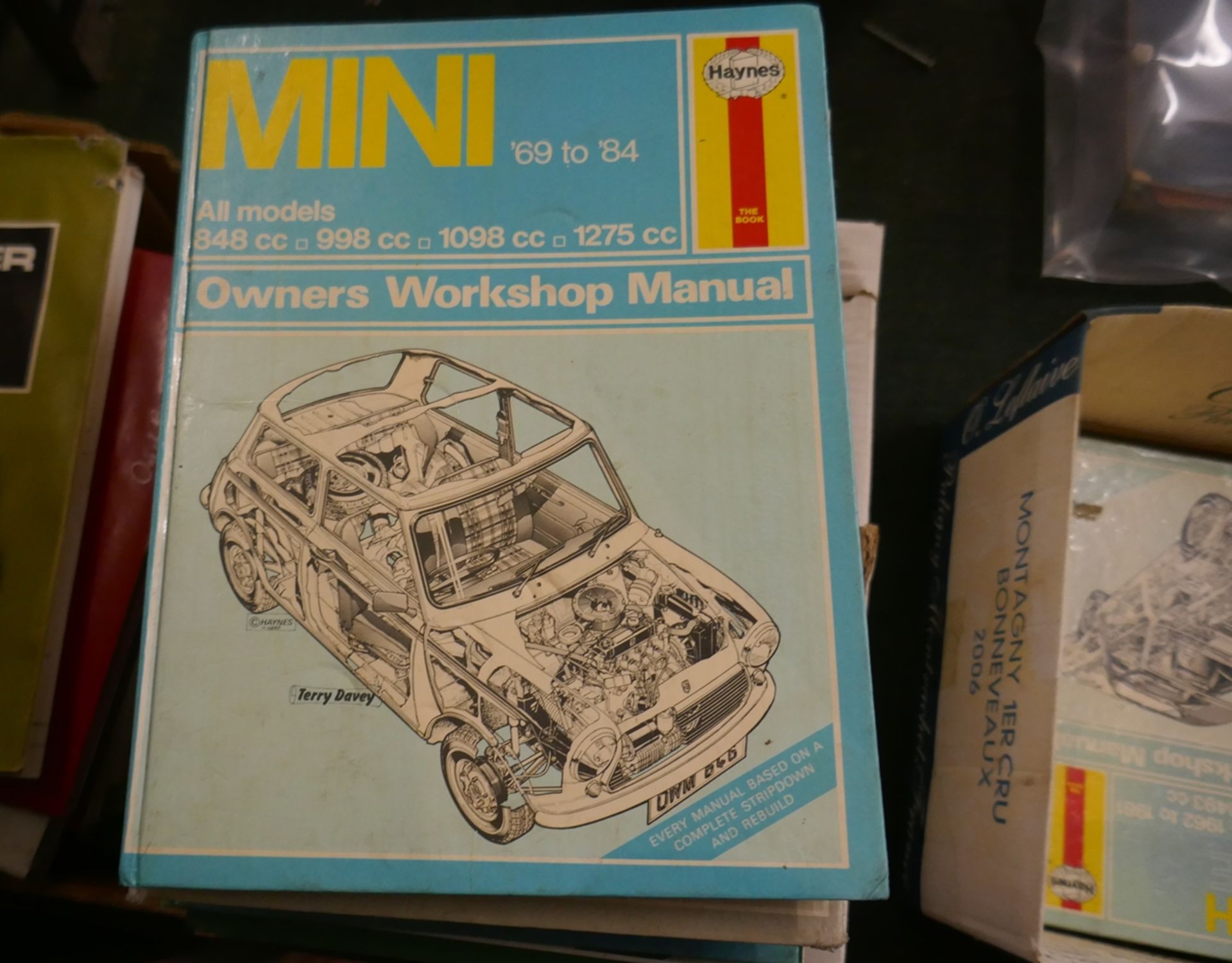 Collection of motoring books - Image 18 of 20