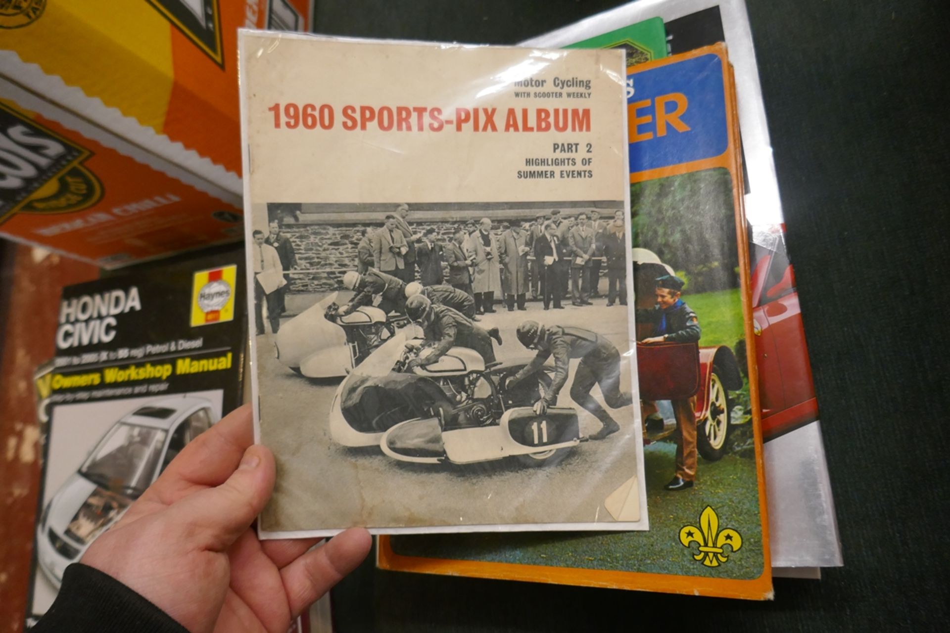 Collection of motoring books to include Haynes manuals - Image 5 of 9