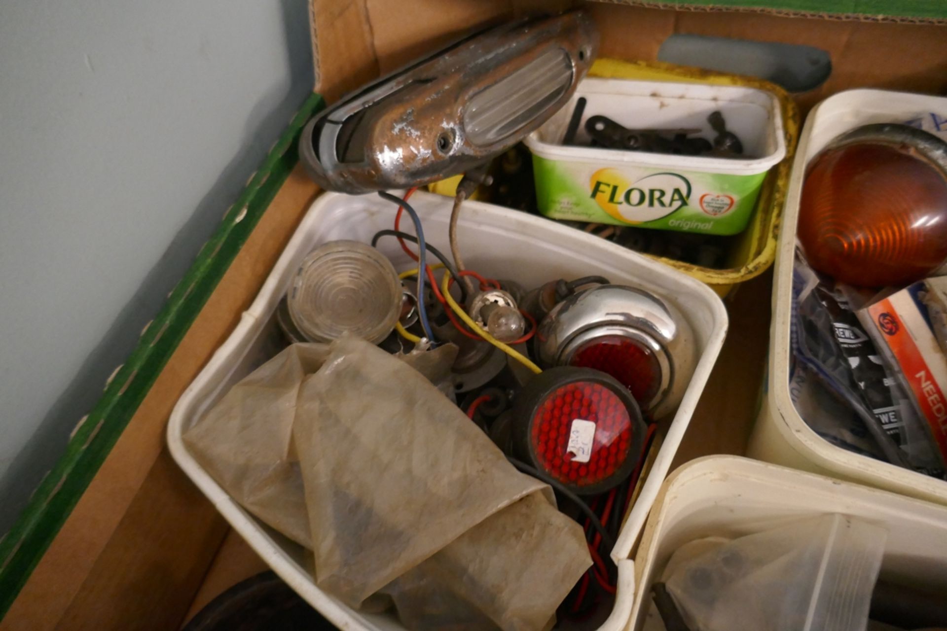 Collection of automotive parts to include lights etc - Image 7 of 8