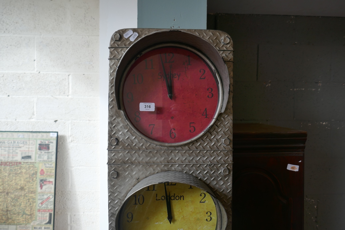 Traffic light style triple wall clock - Approx height: 102cm - Image 4 of 5