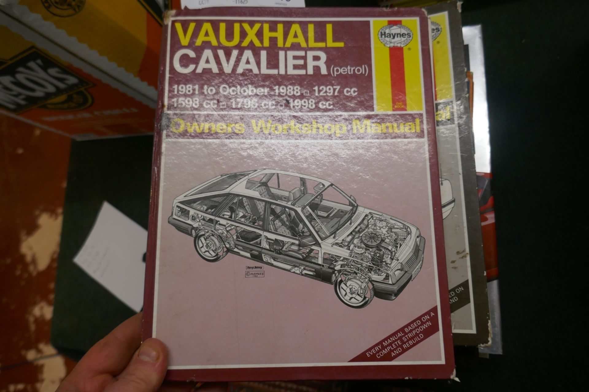 Collection of motoring books to include Haynes manuals - Image 2 of 9