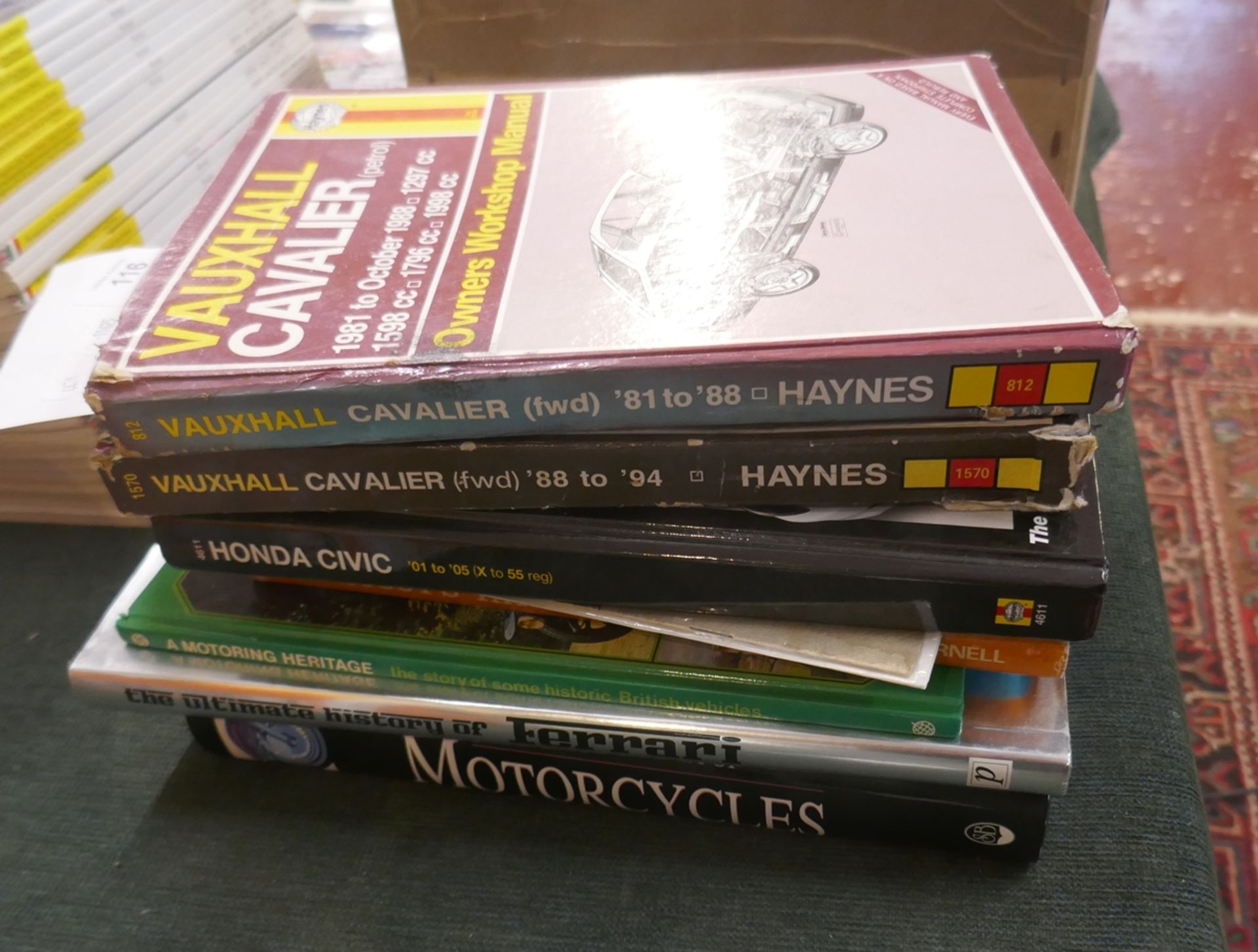 Collection of motoring books to include Haynes manuals