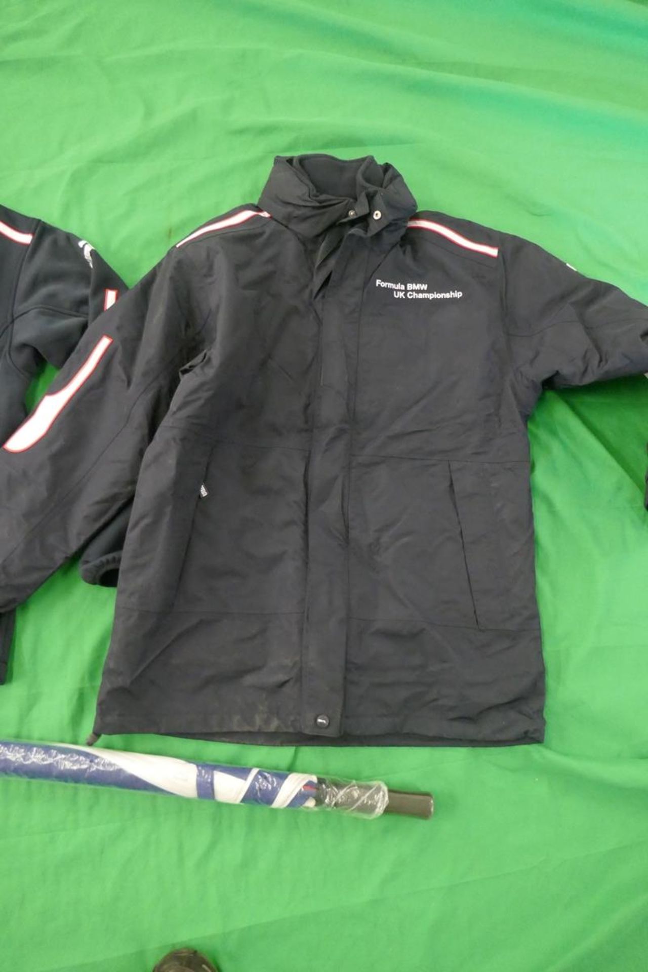 2 Formula BMW UK Championship jackets together with a BMW umbrella - Bild 4 aus 7