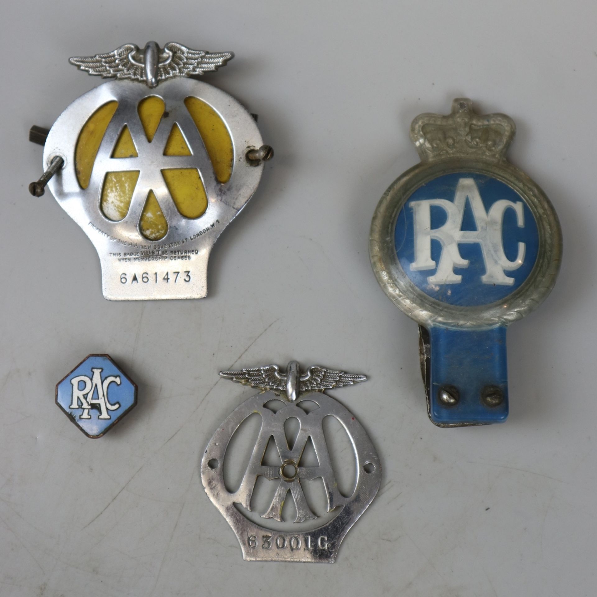 Collection of vintage AA & RAC badges