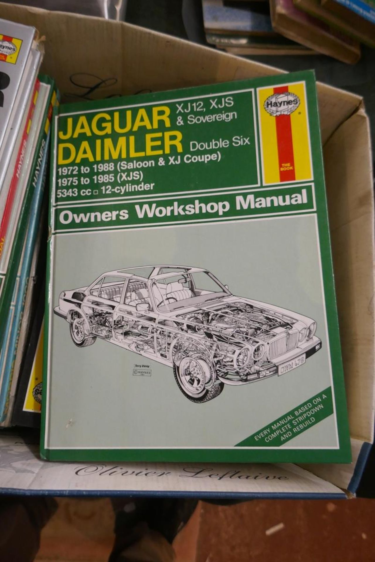 Collection of motoring books - Image 5 of 20