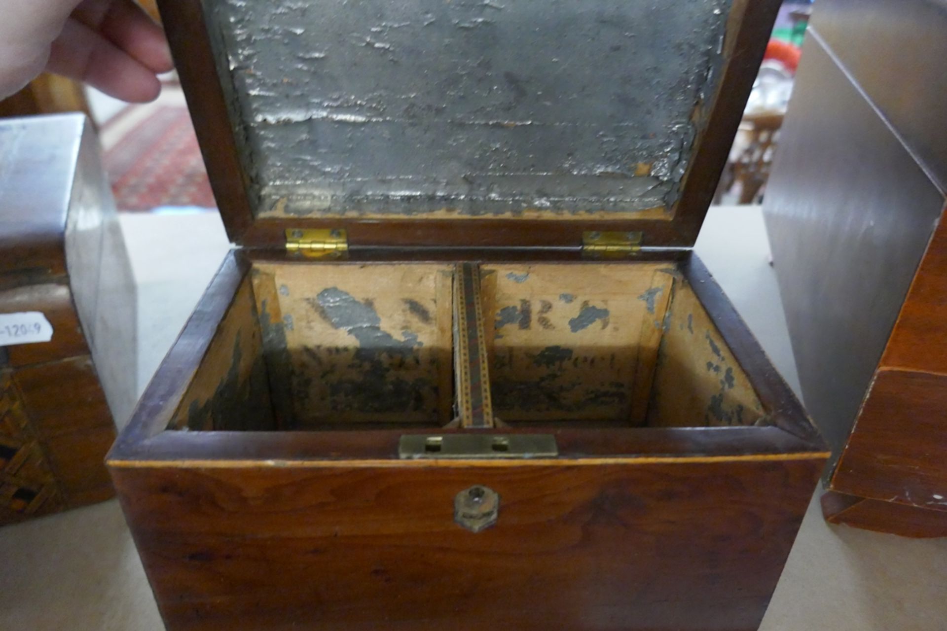 Walnut inlaid workbox, mahogany tea caddy and jewellery box - Image 5 of 9