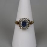 9ct diamond and sapphire set ring - Size: M