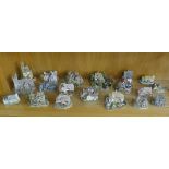 Good collection of 19 Lilliput Lane cottages