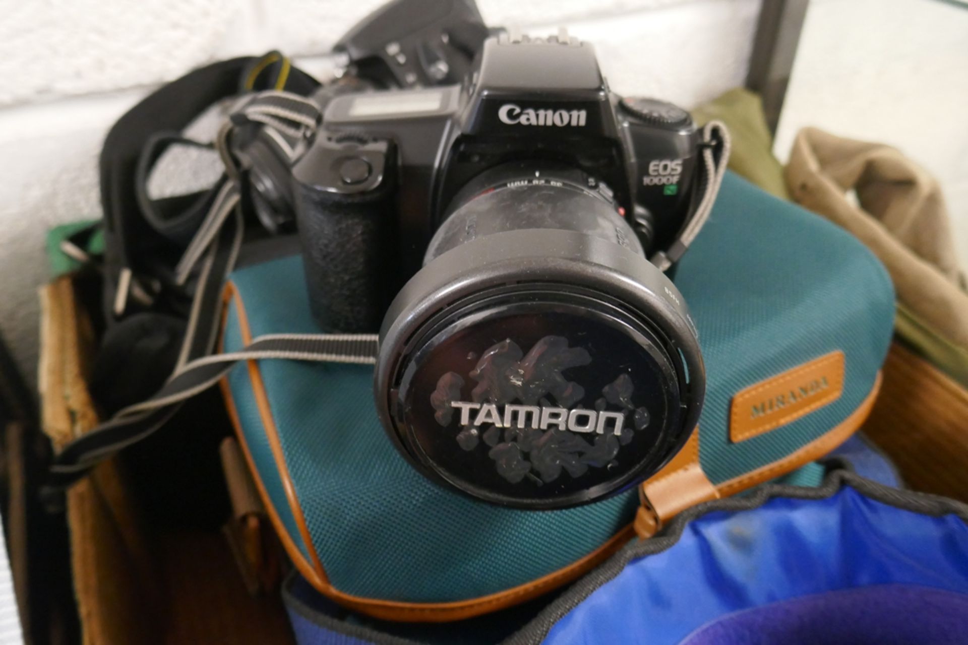 Collection of camera equipment - Image 10 of 16