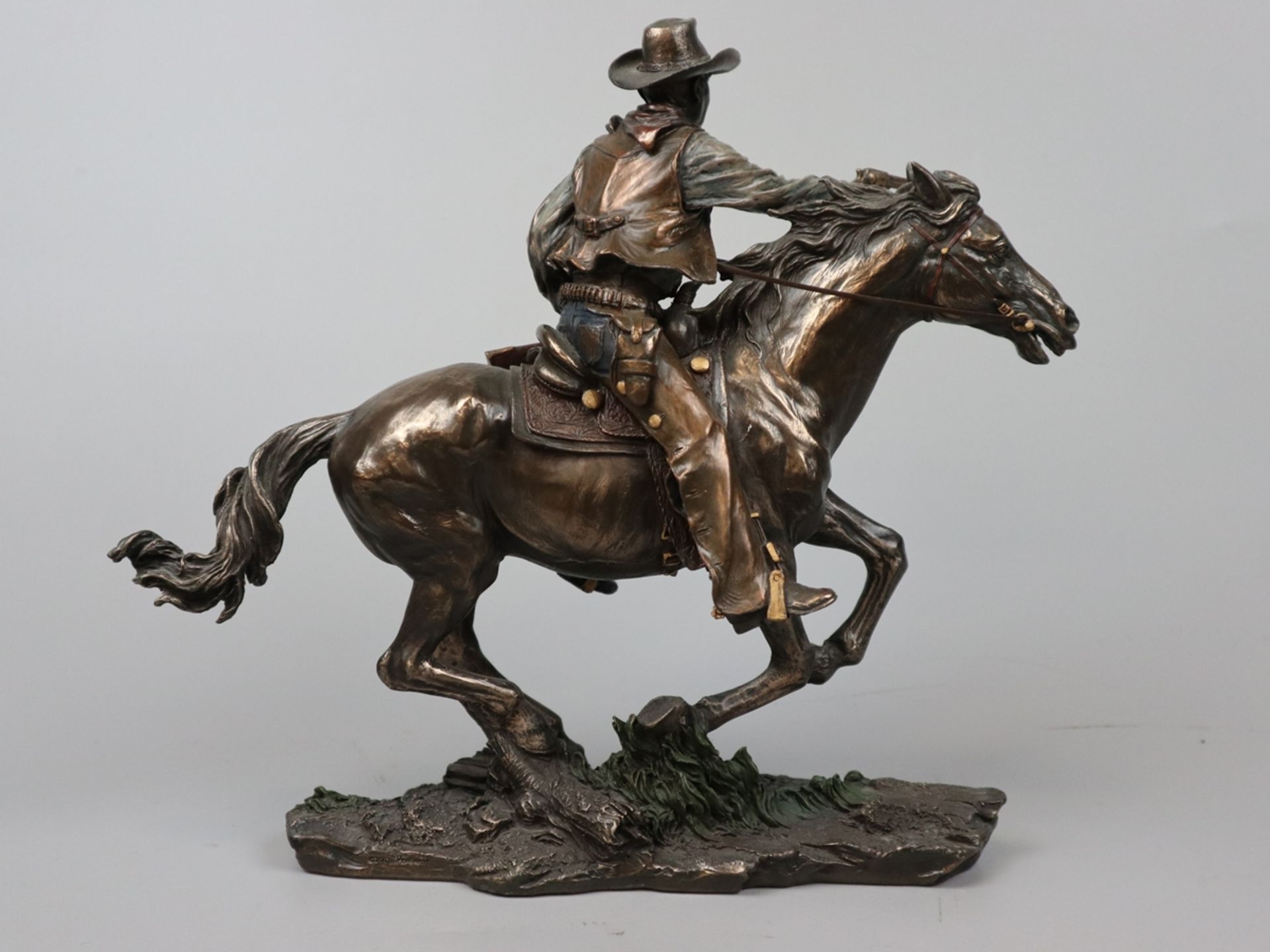 Bronzed figure - John Wayne on horse - Approx height: 26cm - Image 3 of 8
