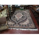 Fine quality floral patterned carpet - Approx size: 372cm x 250cm