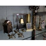 Collection of brass to include a Smith's brass clock