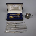Collection of hallmarked silver & hallmarked silver handled butter knives - Approx weight: 145g