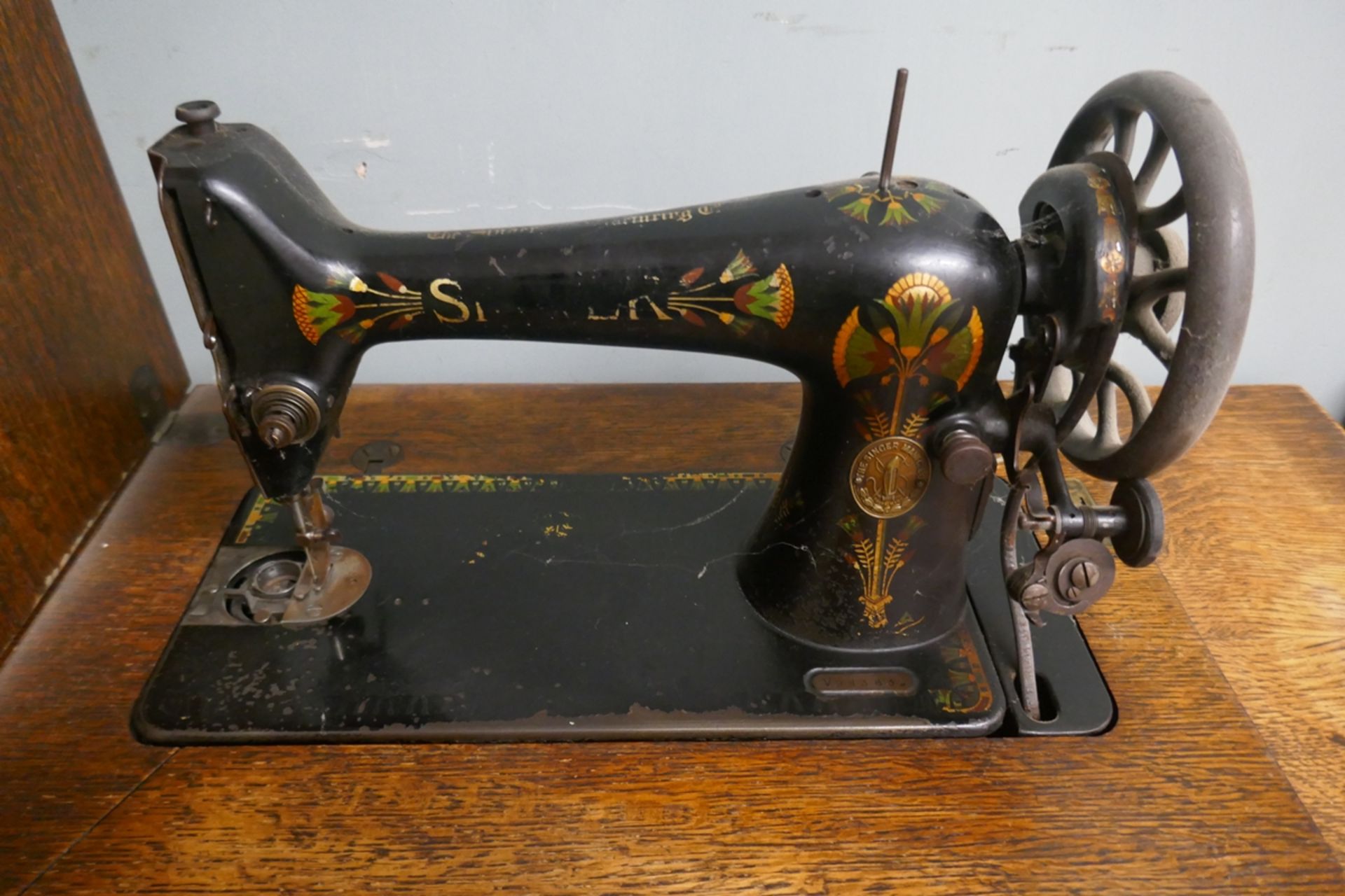 Singer sewing machine table - Image 3 of 5
