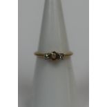 18ct gold diamond set ring - 1 stone missing A/F - Size J