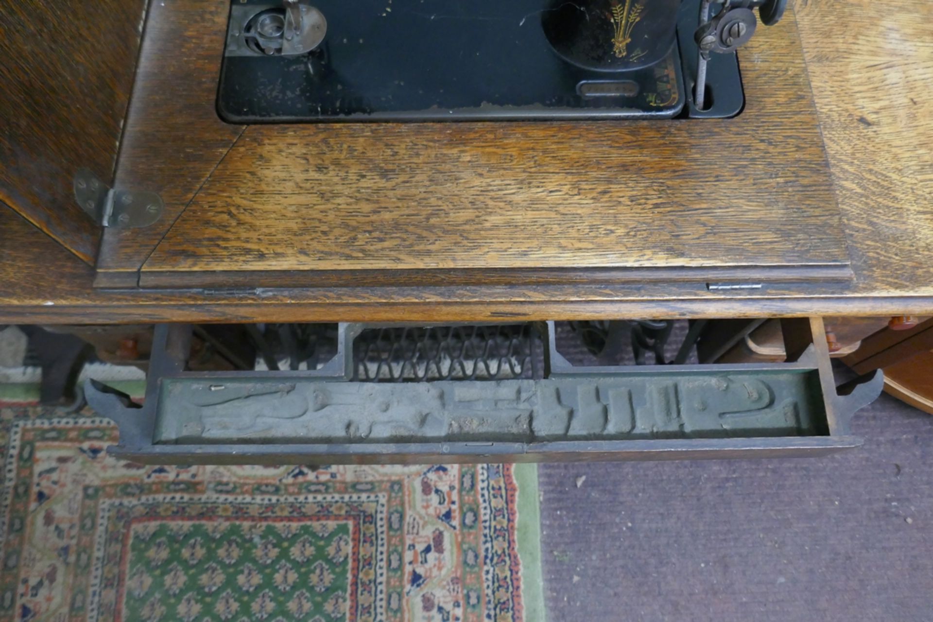 Singer sewing machine table - Image 5 of 5