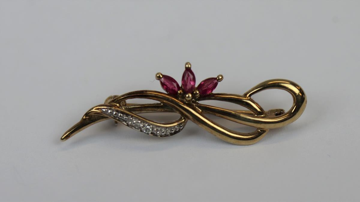 9ct gold stone set brooch