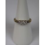 9ct gold 3 stone diamond ring - Size L«