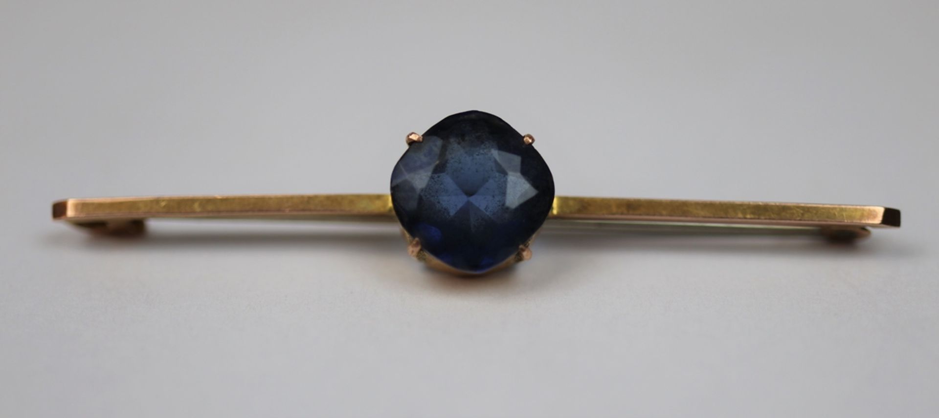 9ct gold stone set brooch